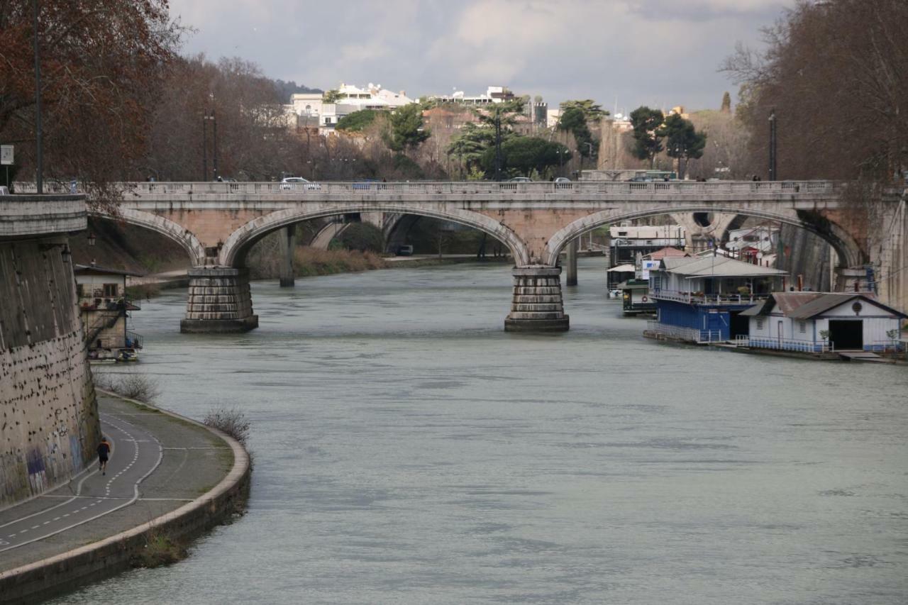 Apartmán Roma Metro Furio Camillo Exteriér fotografie